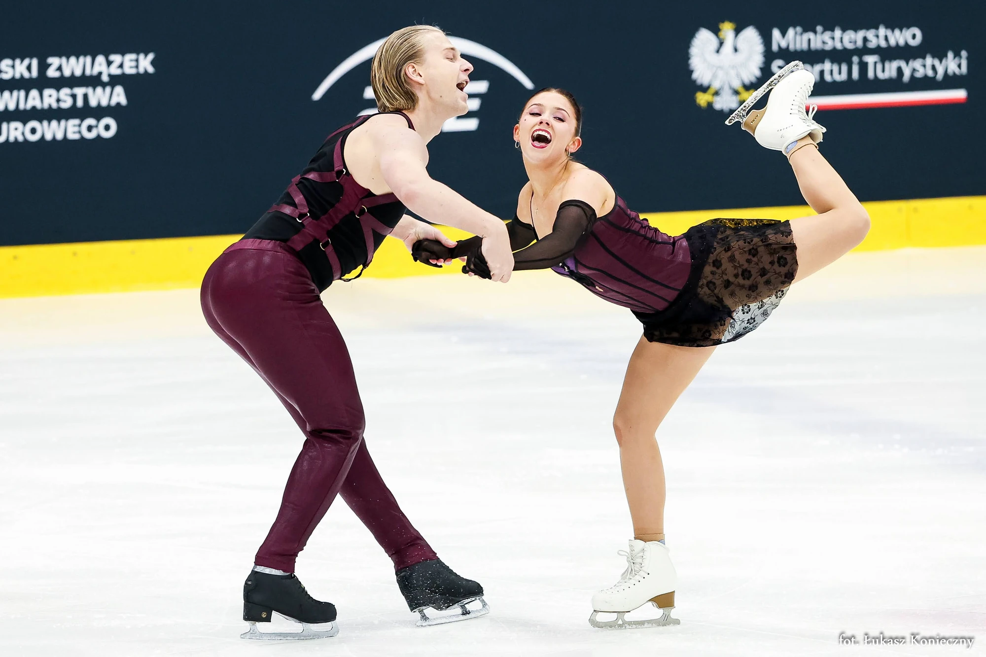 IJsdanspaar in paarse kostuums tijdens EDGE Cup 2026, foto: Łukasz Konieczny
